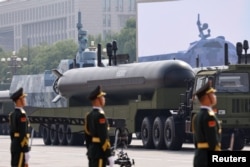 Китай демонструє свої досягнення у новітній військовій техніці під час військового параду з нагоди 80-ї річниці закінчення Другої світової війни. Пекін, 3 вересня 2025 року.