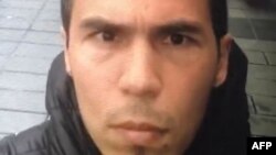 Фото подозреваемого в нападении на ночной клуб Reina в Стамбуле, в результате которого погибли 39 человек.