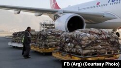 آرشیف، تصویر از انتقال اموال تجارتی از طریق دهلیز هوایی افغانستان و چین/ 06 Oct 2018