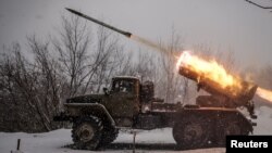 Ілюстраційне фото. Українські військові ведуть вогонь із РСЗВ «Град» поблизу Часового Яру, лютий 2025 року