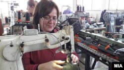 Илустрација: Работнички во текстилна индустрија