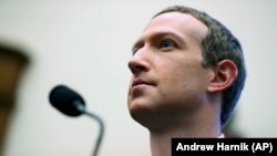 Керівник Facebook Марк Цукерберг свідчить у Сенаті США, архівне фото