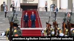 Кыргызстандын президенти Садыр Жапаров менен Тажикстандын мамлекет башчысы Эмомали Рахмон. Дүйшөмбү шаары, 29-июнь, 2021-жыл 