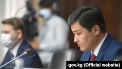 Президенттин жарлыгы менен Министрлер кабинетинин төрагасы болуп буга чейинки премьер-министр Улукбек Марипов дайындалды. Вице-премьер-министр Артем Новиков ага орун басар болду.