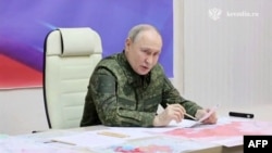 Володимир Путін у камуфляжі на російському командному пункті в Курській області, 12 березня 2025 року