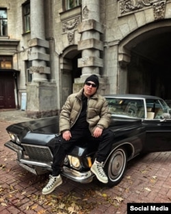 Фронтмен группы Витя "АК-47"