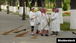 Өзбекстандағы көше сыпырушылар. (Көрнекі сурет)  