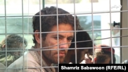 شماری از معتادین که از سطح شهر به مراکز درمان اعتیاد برده می‌شوند.