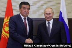 Russiýanyň prezidenti Wladimir Putin 28-nji sentýabrda Soçide gyrgyz prezidenti Sooronbaý Jeenbekow bilen duşuşdy.