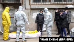 آرشیف، جسد شخصی که در اثر ابتلا به بیماری کرونا در چین جان داده است.