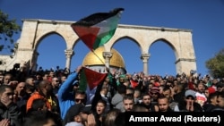 Susţinătorii Palestinei au protestat lângă Muntele TempIului după anunţul preşedintelui SUA Donald Trump privind mutarea ambasadei americane de la Tel Aviv la Ierusalim, 8 decembrie 2017