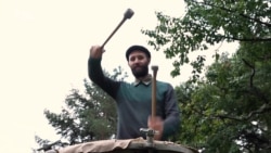 Денис Васильєв заграв на тулумбасі