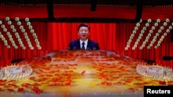 Кытайдын Коммунисттик партиясынын негизделгенинин 100 жылдыгына арналган шоу. Бээжин. 