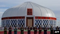 Illýustrasiýa suraty. "Türkmeniň ak öýi"