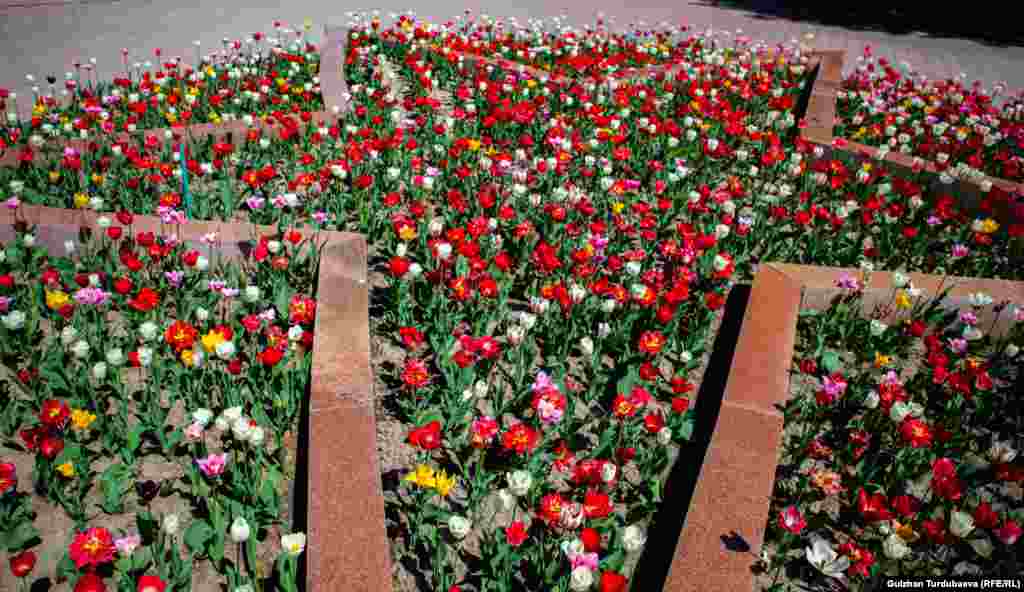 Эски аянттагы гүл бакча.&nbsp;