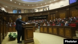 Հայաստանի վարչապետ Նիկոլ Փաշինյանը խորհրդարանում, արխիվ