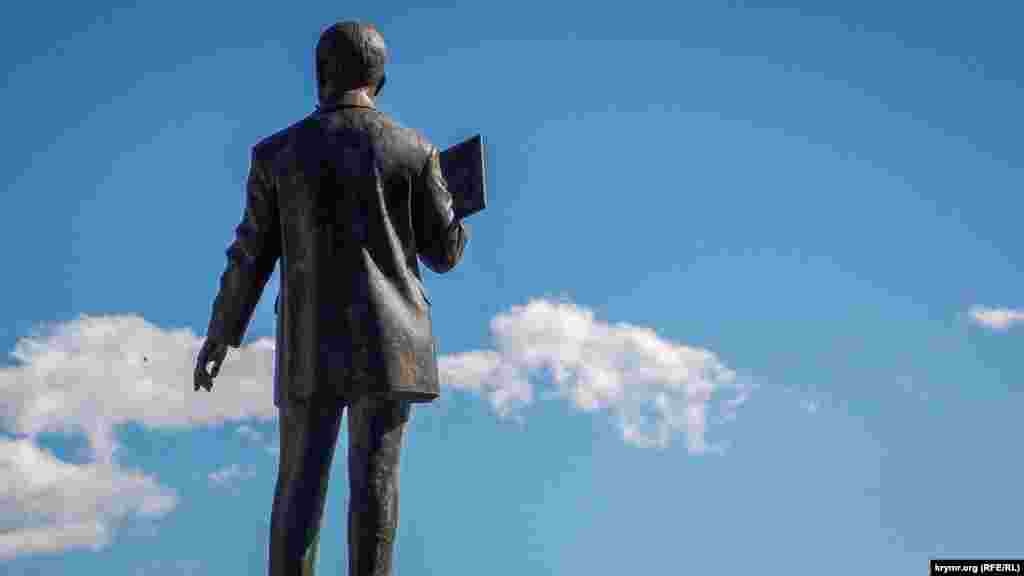 Головний архітектор Ялти Микола Краснов обрав собі найбільш мальовничий вид на міську бухту