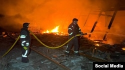 Рятувальники гасять пожежу на Харківщині після російського обстрілу, архівне фото