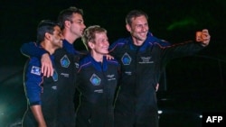 Шубганшу Шукла, Тыбар Капу, Пэгі Ўітсан і Славаш Узнаньскі-Вішнеўскі перад стартам 24 чэрвеня 2025 году