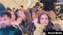 راشدخان هالند کې له میرمن سره