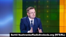 Кузін не став прогнозувати, на скільки років може зберегтися необхідність у ревакцинації, але заначив, що це відбуватиметься «на постійній основі»