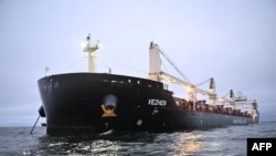 Nava cargo Vezhen este ancorată în afara orașului Karlskrona, Suedia, pe 27 ianuarie 2025, pentru o examinare de către autoritățile suedeze.