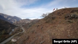 Արցախի ՊԲ զինծառայողը մարտական հերթապահության ժամանակ, արխիվ