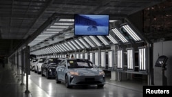 Linie de asamblare a vehiculelor electrice la fabrica de mașini Nio din Hefei, China. 2 aprilie 2025.