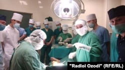 Проведение пластической операции в Таджикистане. Архивное фото