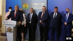 По данни на сега промените са станали възможни с промени в правилника за прилагане на Закона за публичните предприятия, които са били прокарани от последното редовно правителство на ГЕРБ и Обединените патриоти