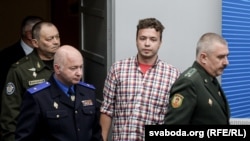 Опозиційний блогер та журналіст Роман Протасевич під час прескоференції, організованої білоруським МЗС, 14 червня 2021 року