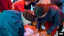 Colectare de semnături pentru inițiativa de organizare a referendumului privind demiterea sau nu a primarului general 