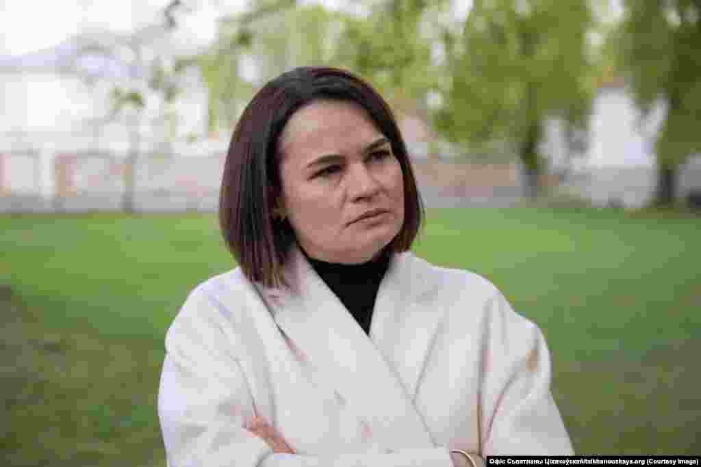 Сьвятлана Ціханоўская згадала атамную станцыю ў Астраўцы, якая ёсьць пагрозай не толькі беларусам, але і іх суседзям.«Сёньня рэжым кажа пра пабудову яшчэ адной станцыі. Выхваляецца разьмяшчэньнем расійскай ядзернай зброі. Яе прысутнасьць на нашай зямлі робіць Беларусь мішэньню, а беларусаў — закладнікамі чужога імпэрскага шаленства», перакананая дэмакратычная лідэрка.