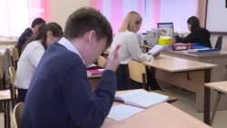 "Минимальный комплект – треть от средней месячной зарплаты!" Казахстанцы требуют отменить школьную форму