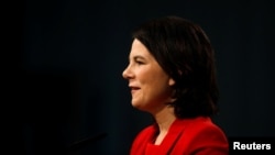 Офіційно скасування зустрічі пояснювали зміною графіка