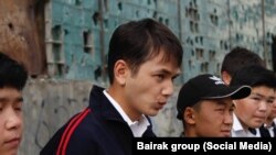 Өспүрүмдөр арасындагы чоңсунуу тууралуу тартылган "Акыркы сабак"  сериалынан кадр. 