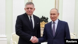 Premierul slovac Robert Fico, la întâlnirea cu președintele rus Vladimir Putin, la Kremlin.