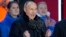 Președintele rus, Vladimir Putin, se adresează mulțimii la un concert care marchează victoria sa în alegerile prezidențiale și aniversarea a 10 ani de la anexarea peninsulei Crimeea de către Rusia, în Piața Roșie din Moscova, 18 martie 2024.