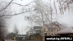 Частные особняки в районе парка "Ата-Тюрк", Бишкек.