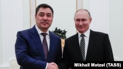 Кыргыз Республикасынын президенти Садыр Жапаров менен Орусия Федерациясынын президенти Владимир Путин. 2021-жылдын 24-февралы. Москва. Кремль.