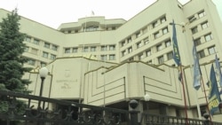 Під Конституційним судом мітингують на підтримку «мовного закону» (відео)