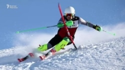 Бишкекте митингден кийин кармалган эки активист бошотулду  