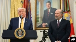 ولسمشر ډونالډټرمپ او د سوداګرۍ وزیر هاوارډ لاټنیک