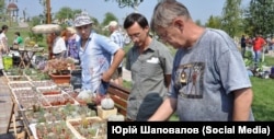 Юрій Шаповалов на виставці кактусів під час святкування Дня шахтаря у Донецьку в 2013 році