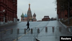 Măsuri de securitate suplimentare la intrarea în Piața Roșie, după atacul din 22 martie 2024 într-o sală de concerte de la periferia capitalei ruse 