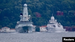 Російський літак неодноразово пролітав на небезпечно низькій висоті над судном і поруч з ним, й виконував імітаційні атаки, заявили у Міноборони Нідерландів