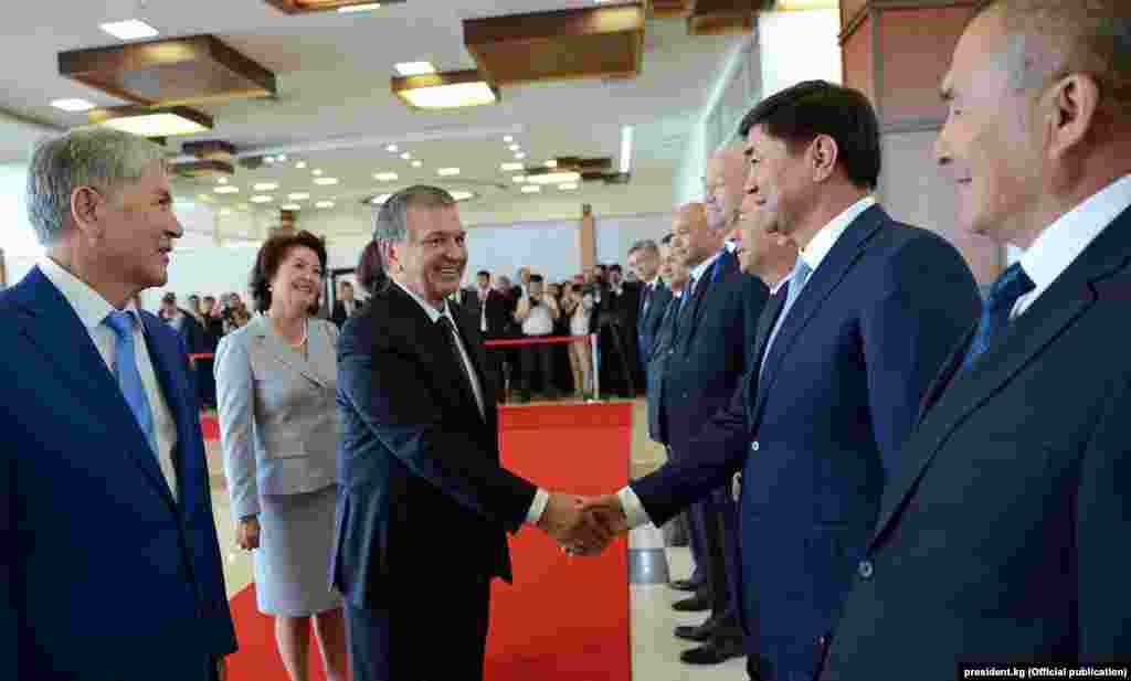 Эки өлкө ортосундагы дипломатиялык мамилелер 1993-жылдын 16-февралында башталган. Андан бери эки тараптуу 130га жакын келишим, макулдашууга кол коюлду.