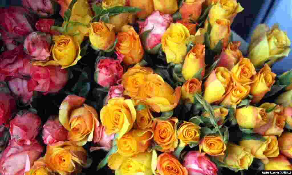 Afghanistan -- Flowers Shops in Kabul saharanow,10march2015