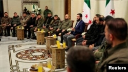 Сириянын де-факто лидери Ахмед ал-Шараа козголоңчу террордук топтордун лидерлери менен жолугуп жатат. 24-декабрь, 2024-жыл.