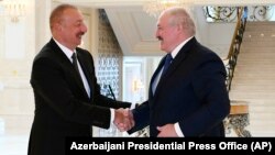 Ադրբեջանի նախագահ Իլհամ Ալիևը Բաքվում ողջունում է Բելառուսի նախագահ Ալեքսանդր Լուկաշենկոյին, 14-ը ապրիլի, 2021թ․